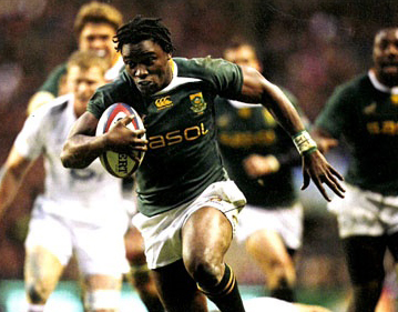 Lwazi Mvovo tears through the well-fed Tan defense