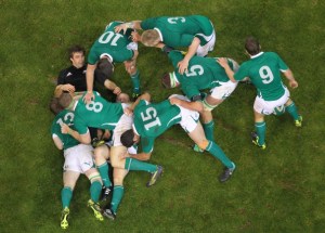 One of our favourite images of the Kidney era. Keith Earls [somewhere near the bottom] is the tackled ball carrier, and Conrad Smith is the only New Zealand player in the picture. He probably went in for the jackal, and Brian O'Driscoll has come in as the first man and knocked him down and out of the game [under the Mole marking scheme, probably classed as 'decisive', earning 4 its]; Jamie Heaslip is the second man in and acts as 'guard' [2pts]; everyone else just gets marked present [1pt]. 